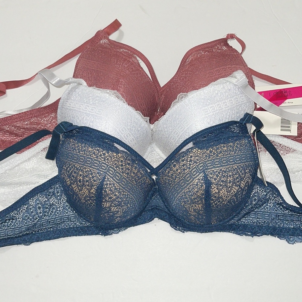 Bundle 3 Pieces Lace Push Up Gentle Bra. ( Firm price)